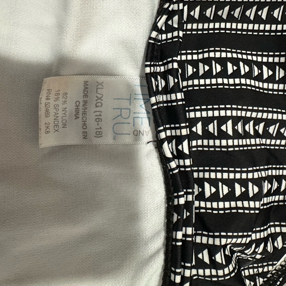 Time & true Black and White Patterned women’s 2pcs Swimsuit size XL - Picture 5 of 6